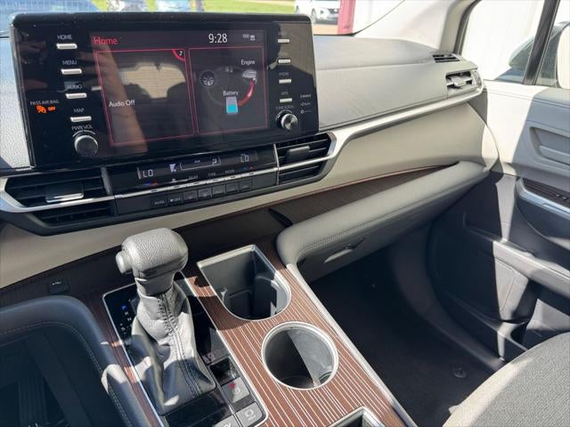 2021 Toyota Sienna LE 8 Passenger