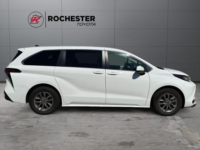 2021 Toyota Sienna LE 8 Passenger