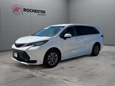2021 Toyota Sienna LE 8 Passenger