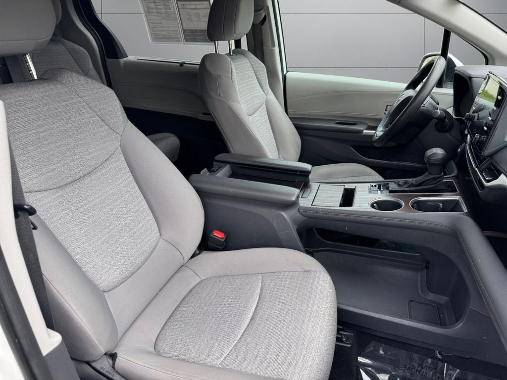 2023 Toyota Sienna LE 8 Passenger