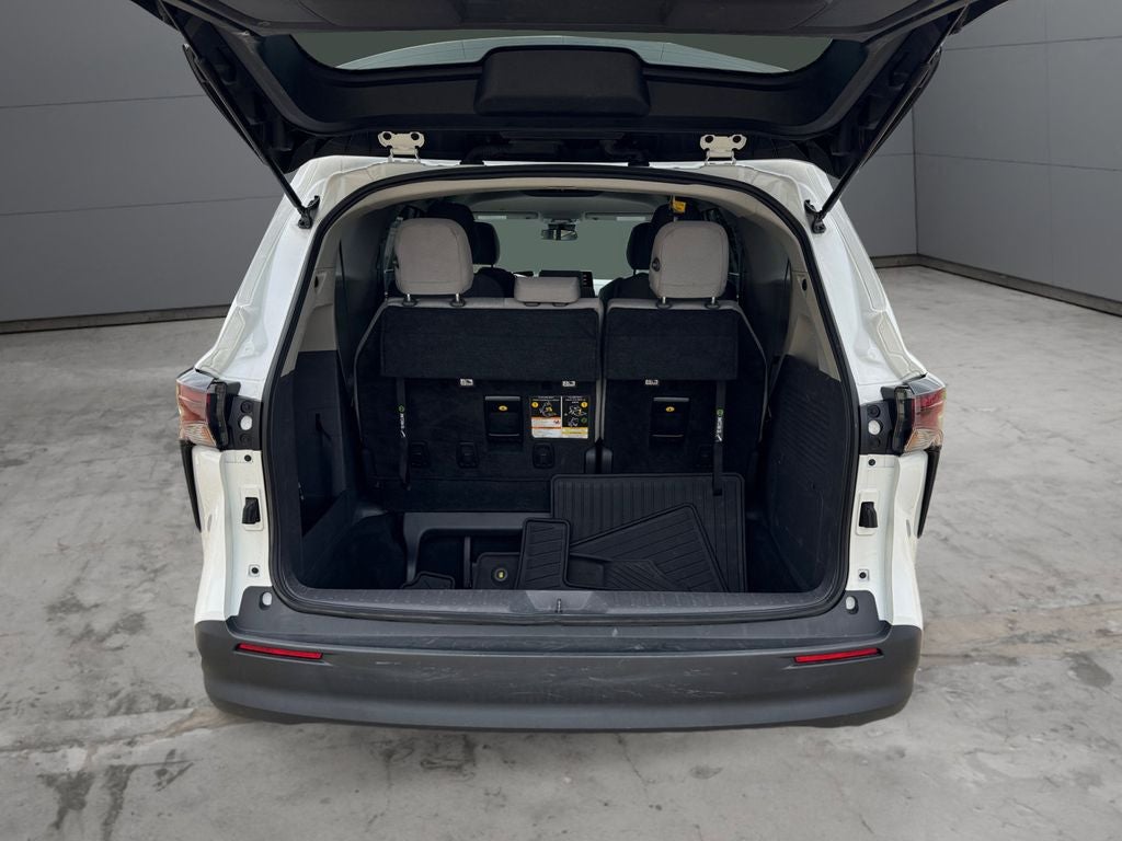 2023 Toyota Sienna LE 8 Passenger