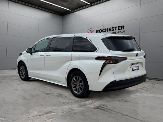 2023 Toyota Sienna LE 8 Passenger