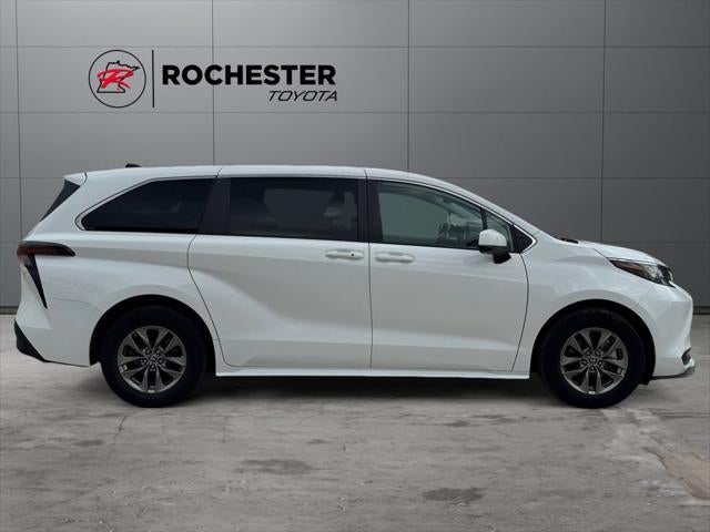 2023 Toyota Sienna LE 8 Passenger