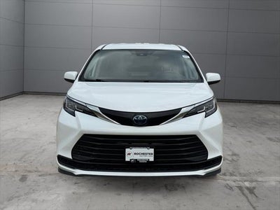2023 Toyota Sienna LE 8 Passenger