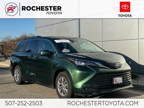 2022 Toyota Sienna LE 8 Passenger