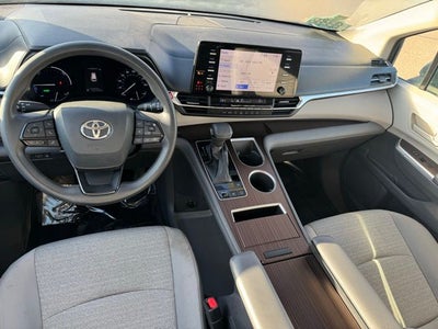 2022 Toyota Sienna LE 8 Passenger