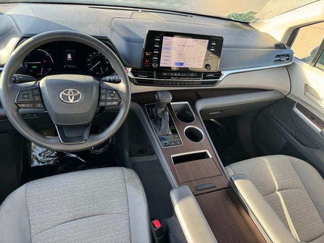 2022 Toyota Sienna LE 8 Passenger