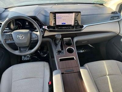 2022 Toyota Sienna LE 8 Passenger