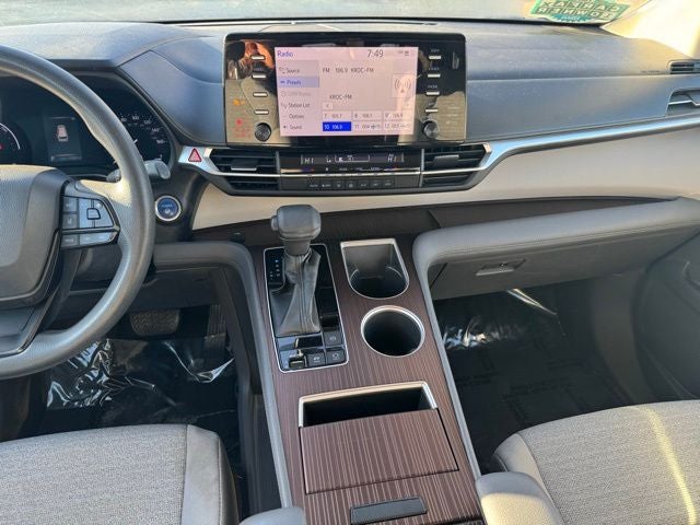 2022 Toyota Sienna LE 8 Passenger