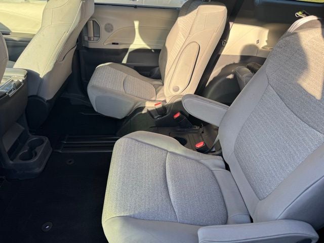 2022 Toyota Sienna LE 8 Passenger