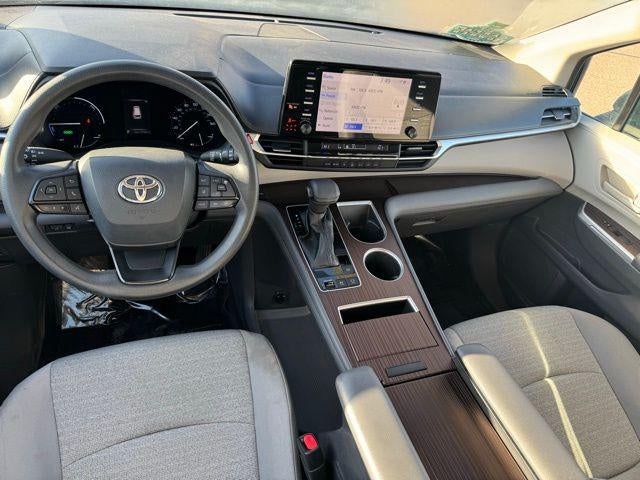 2022 Toyota Sienna LE 8 Passenger