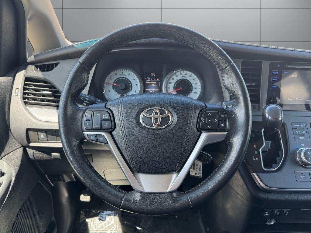 2015 Toyota Sienna SE 8 Passenger