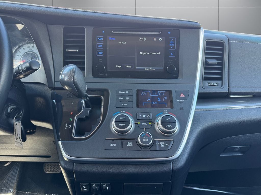 2015 Toyota Sienna SE 8 Passenger