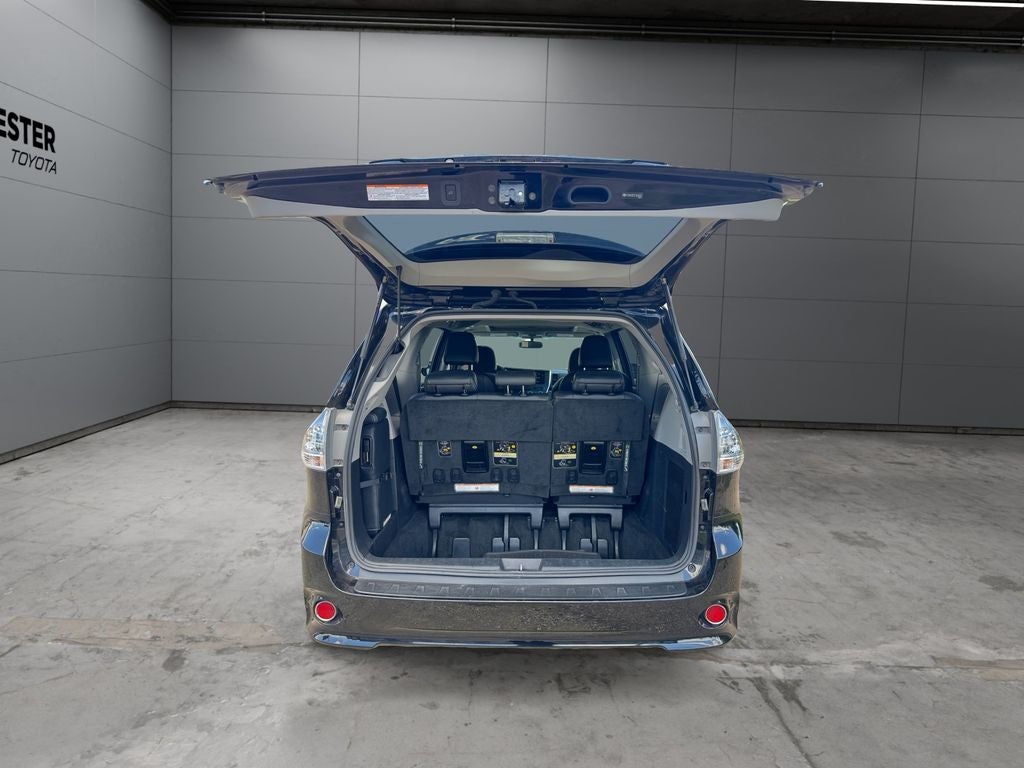 2015 Toyota Sienna SE 8 Passenger