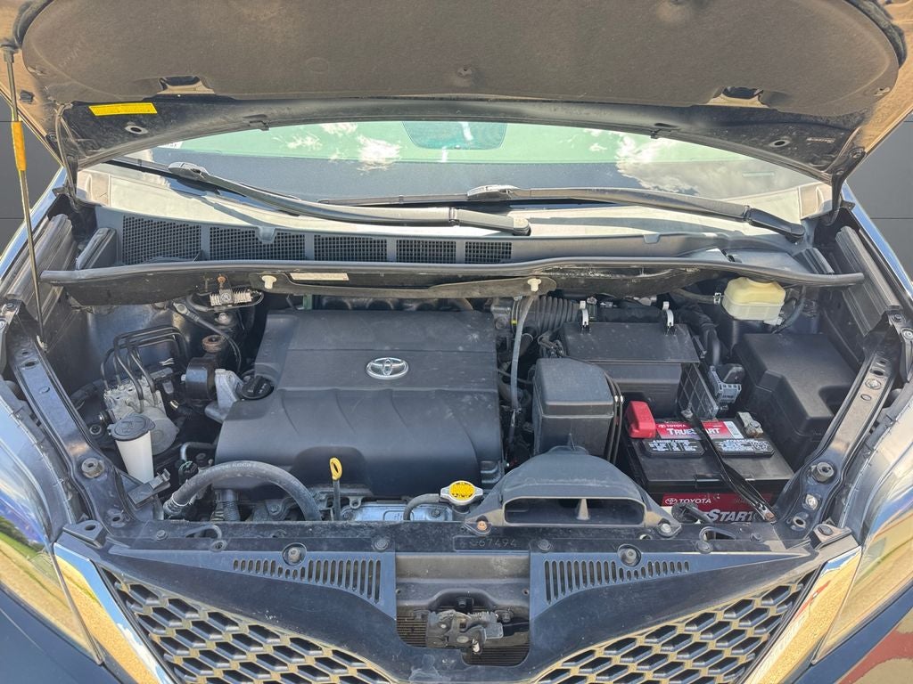 2015 Toyota Sienna SE 8 Passenger
