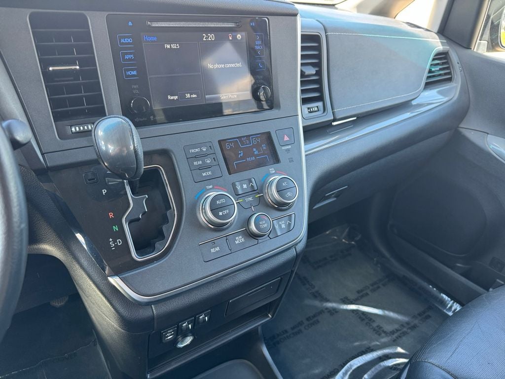 2015 Toyota Sienna SE 8 Passenger