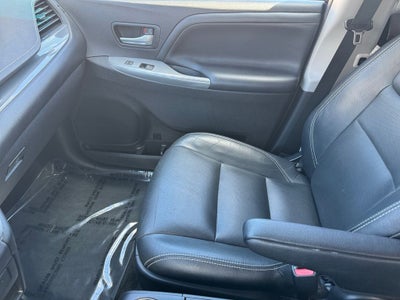 2015 Toyota Sienna SE 8 Passenger