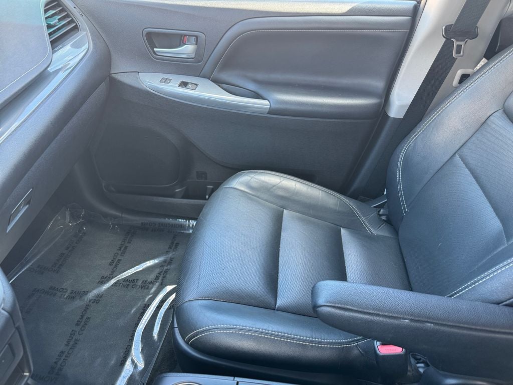 2015 Toyota Sienna SE 8 Passenger