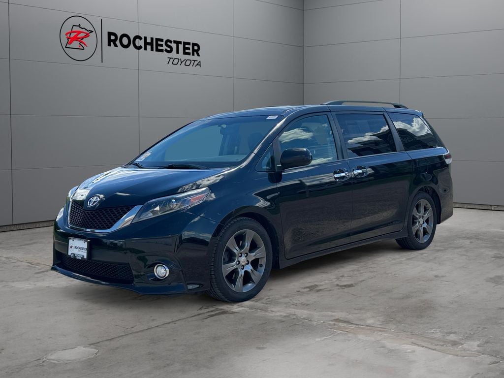 2015 Toyota Sienna SE 8 Passenger