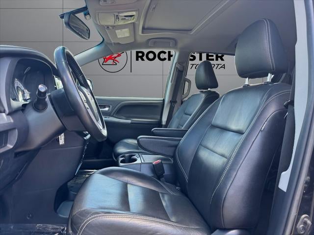 2015 Toyota Sienna SE 8 Passenger