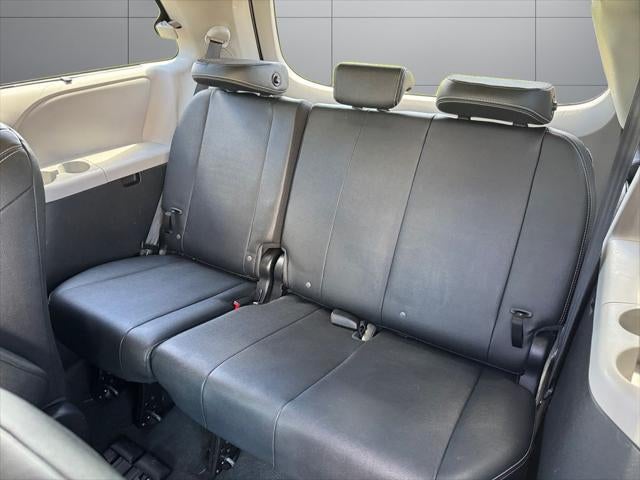 2015 Toyota Sienna SE 8 Passenger