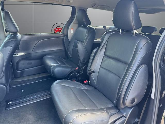 2015 Toyota Sienna SE 8 Passenger