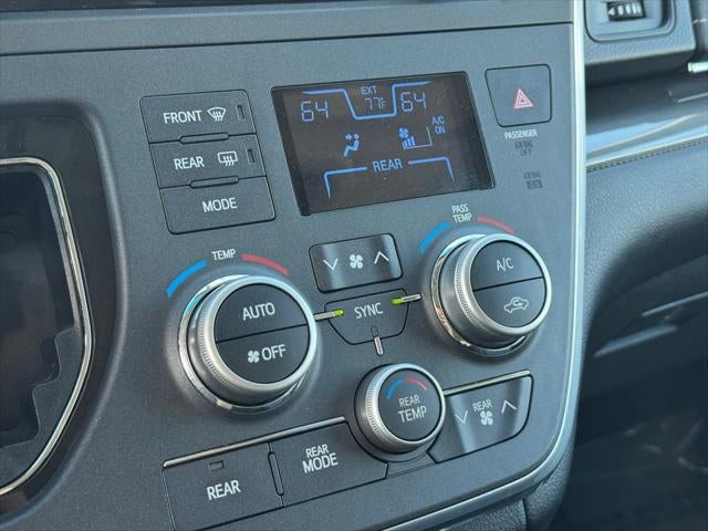 2015 Toyota Sienna SE 8 Passenger