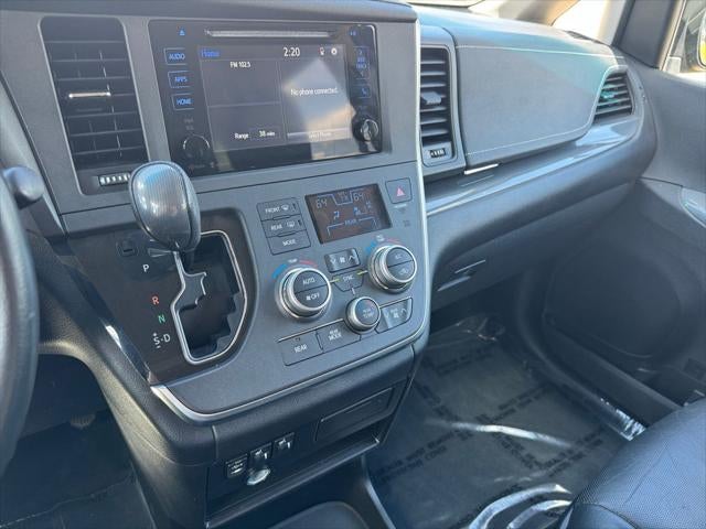 2015 Toyota Sienna SE 8 Passenger