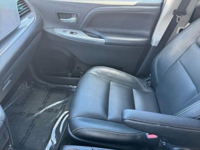 2015 Toyota Sienna SE 8 Passenger