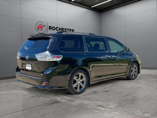 2015 Toyota Sienna SE 8 Passenger