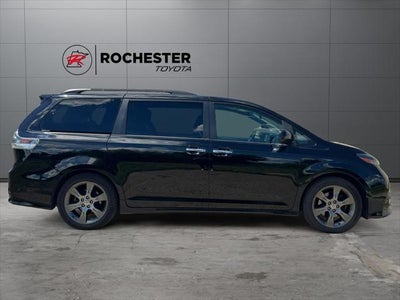 2015 Toyota Sienna SE 8 Passenger