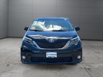 2015 Toyota Sienna SE 8 Passenger