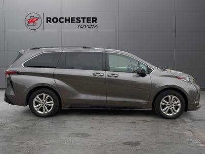 2021 Toyota Sienna XSE 7 Passenger