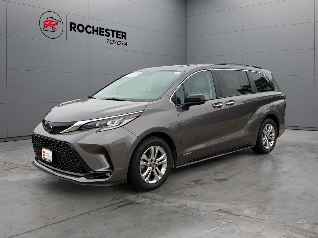 2021 Toyota Sienna XSE 7 Passenger