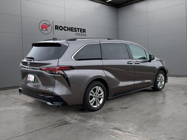 2021 Toyota Sienna XSE 7 Passenger