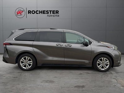 2021 Toyota Sienna XSE 7 Passenger