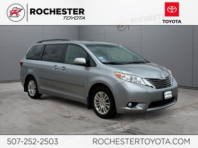 2015 Toyota Sienna XLE 8 Passenger