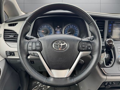 2015 Toyota Sienna XLE 8 Passenger
