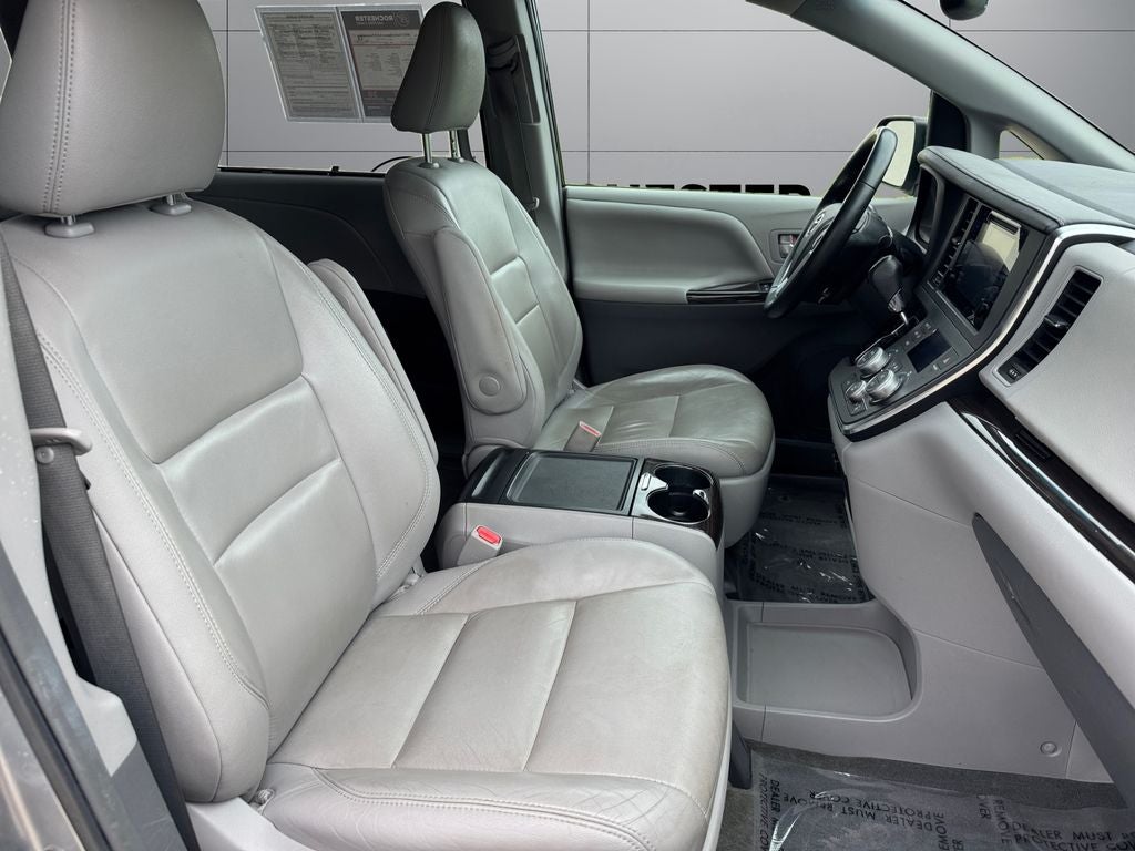 2015 Toyota Sienna XLE 8 Passenger