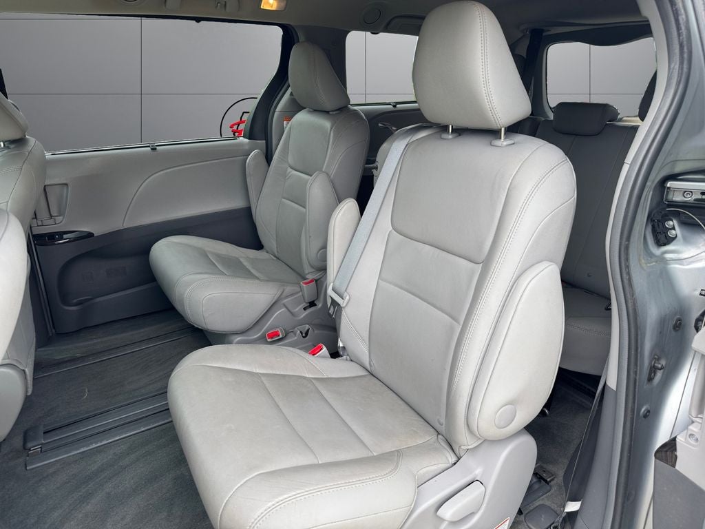 2015 Toyota Sienna XLE 8 Passenger
