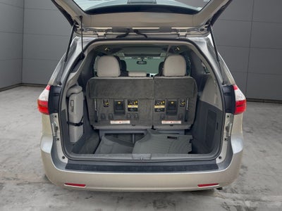 2015 Toyota Sienna XLE 8 Passenger