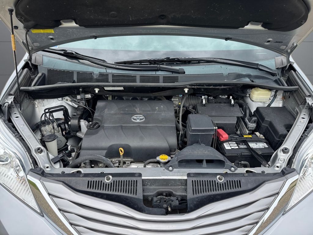 2015 Toyota Sienna XLE 8 Passenger