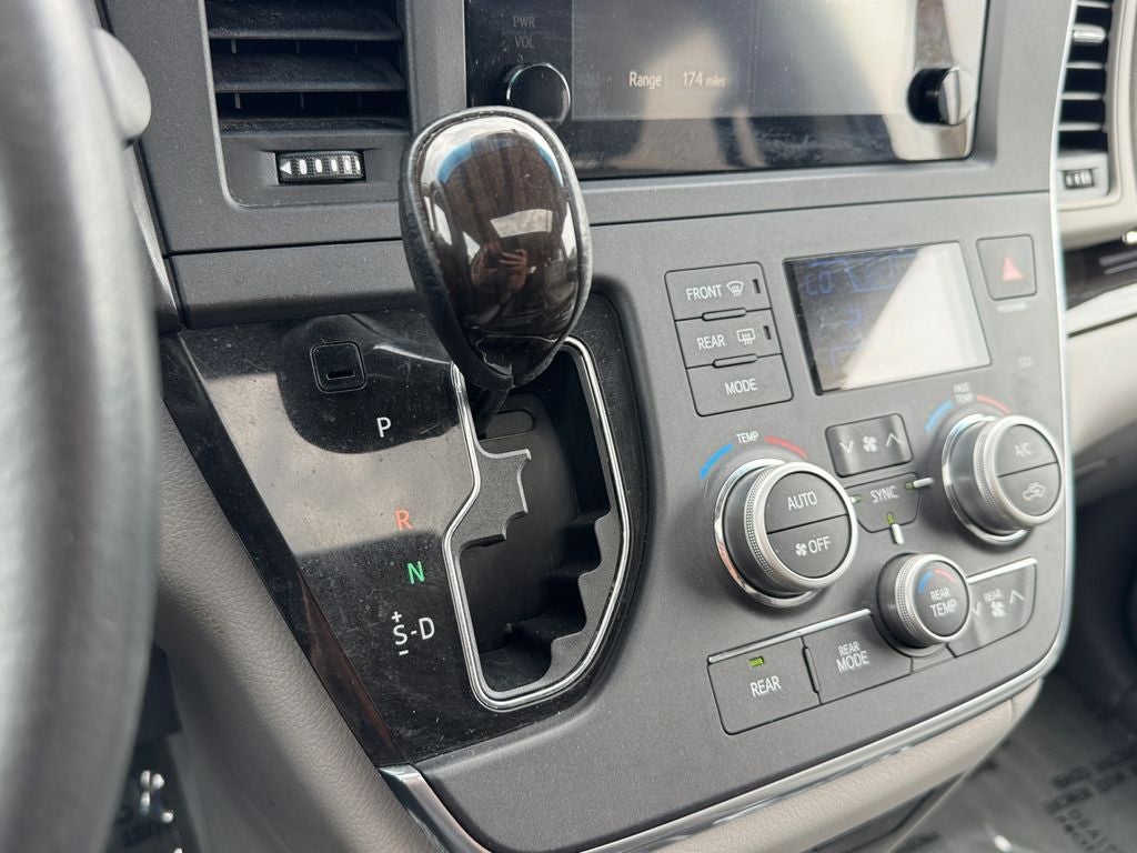 2015 Toyota Sienna XLE 8 Passenger