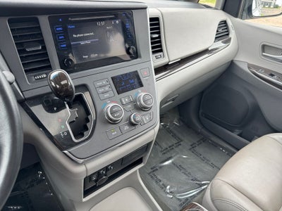 2015 Toyota Sienna XLE 8 Passenger