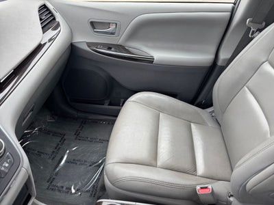 2015 Toyota Sienna XLE 8 Passenger