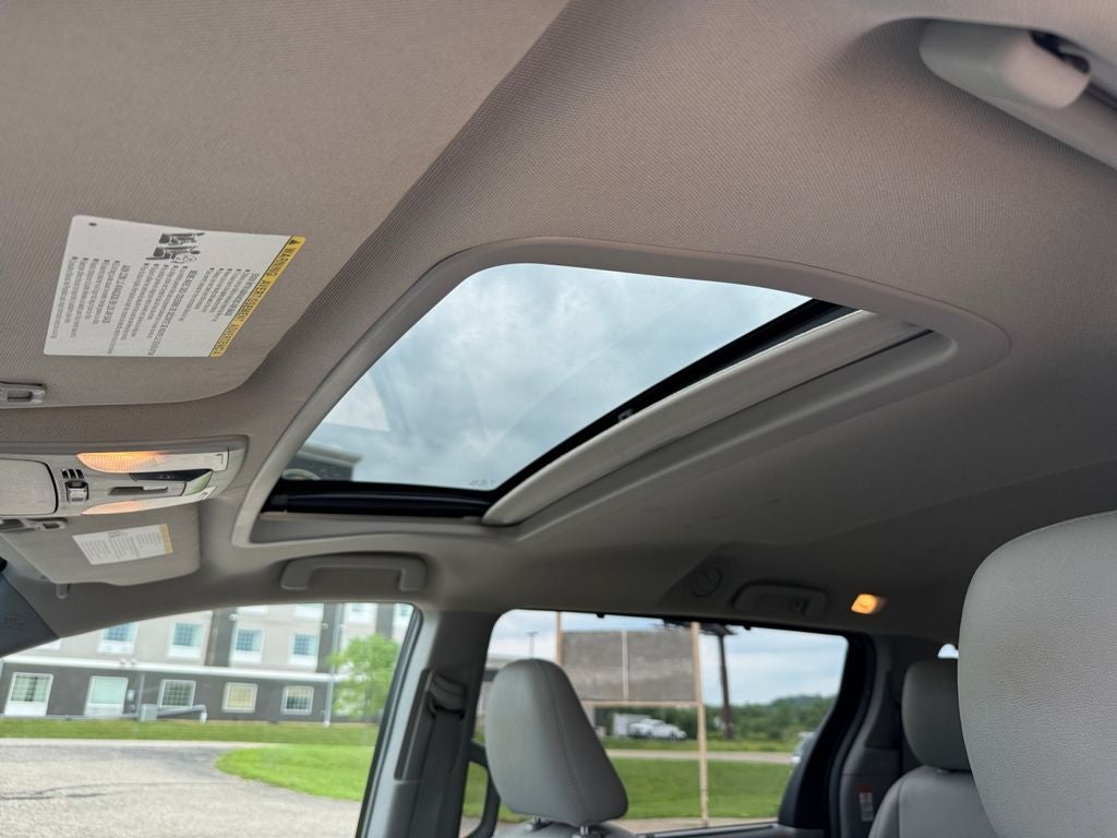 2015 Toyota Sienna XLE 8 Passenger