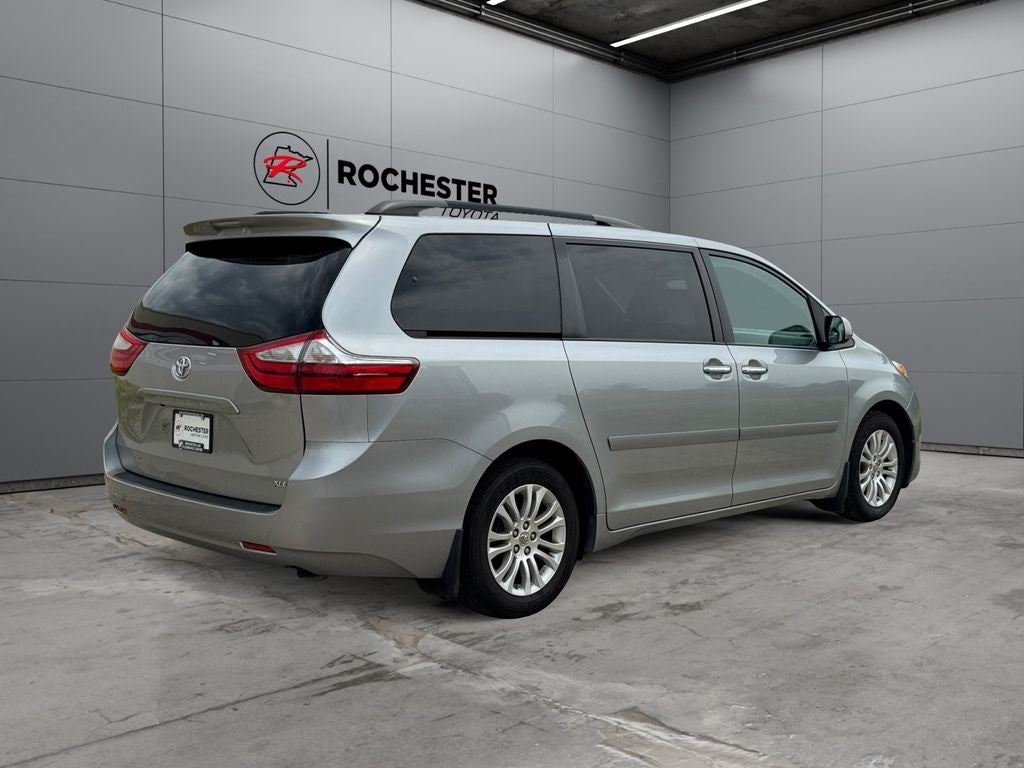 2015 Toyota Sienna XLE 8 Passenger