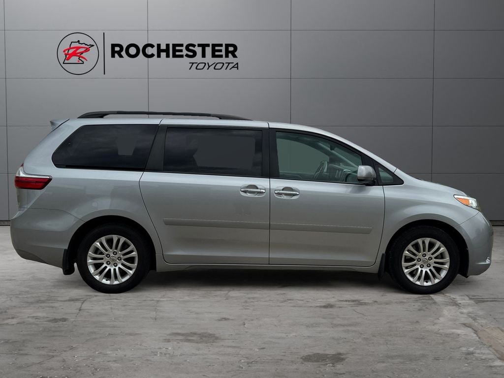 2015 Toyota Sienna XLE 8 Passenger