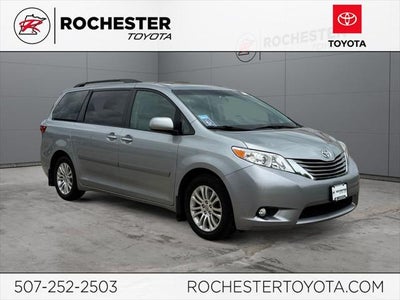 2015 Toyota Sienna XLE 8 Passenger