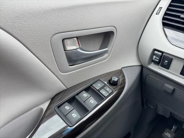 2015 Toyota Sienna XLE 8 Passenger